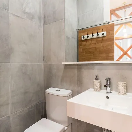 Baixa Modern Three-bedroom - By Lu Holidays דירה ליסבון
