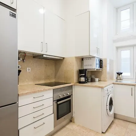 Baixa Modern Three-bedroom - By Lu Holidays דירה *