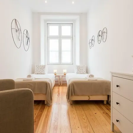 Baixa Modern Three-bedroom - By Lu Holidays