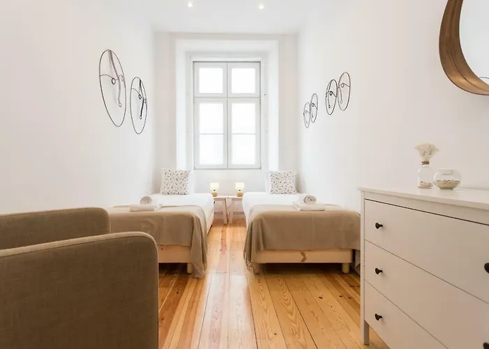 Baixa Modern Three-bedroom - By Lu Holidays