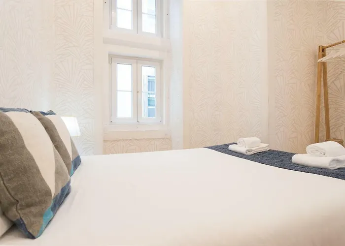 Baixa Modern Three-bedroom - By Lu Holidays Lisboa